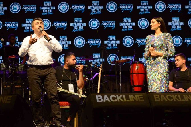 Yıldırım’da Elif Buse Doğan’ın ’Zafer’ Konseri