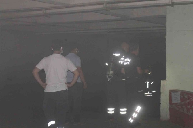 Turgutlu Belediyesinin Bodrum Katında Çıkan Yangın Paniğe Neden Oldu