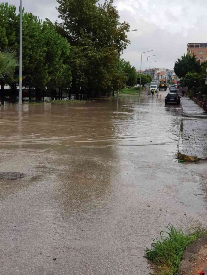 Bursa’da Yıldırım Düştü, Fırtınayla Birlikte Terminalin Çatısı Çöktü