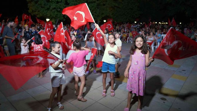 Ortaca’da Zafer Coşkusu Gece De Devam Etti