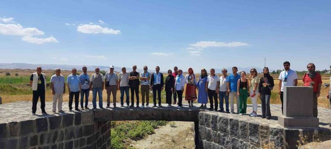 Gazeteciler Malazgirt’te Çıkarma Yaptı