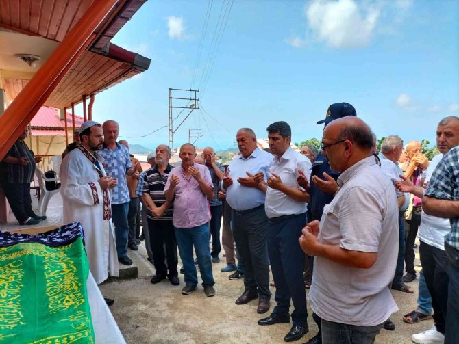 Üçüz Nineler Artık Tek Kaldı