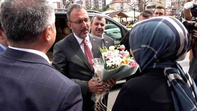 Bakan Kasapoğlu, Balıkçılara Bereketli Sezon Dileğinde Bulundu