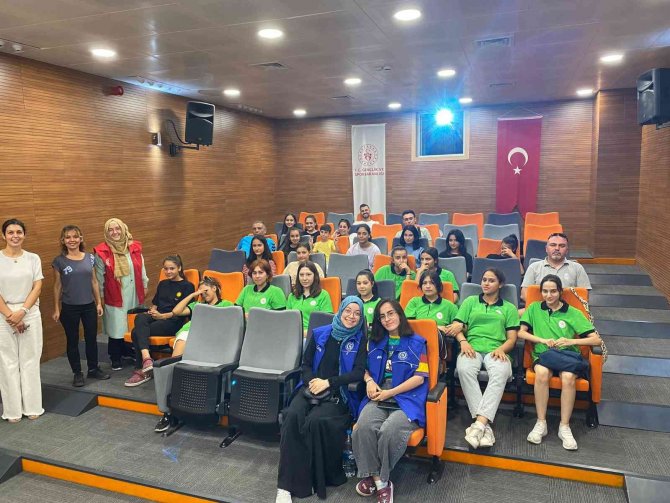 Kula’da Gençlere Yönelik Sağlık Eğitimleri Tüm Hızıyla Devam Ediyor