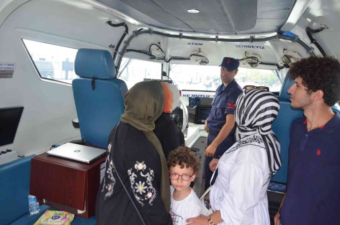 Esenköy’de Vatandaşlar Sahil Güvenlik Teknesi Gezdi