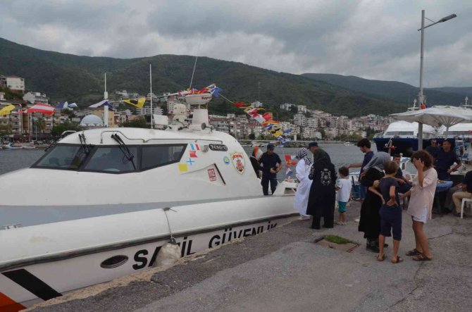 Esenköy’de Vatandaşlar Sahil Güvenlik Teknesi Gezdi