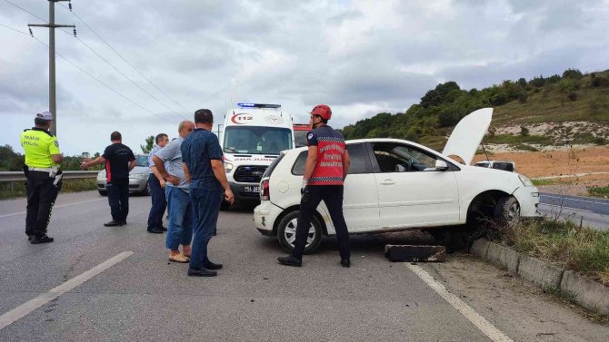 Kontrolden Çıkan Otomobil Refüje Çarptı: 1 Yaralı