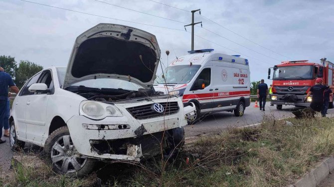 Kontrolden Çıkan Otomobil Refüje Çarptı: 1 Yaralı