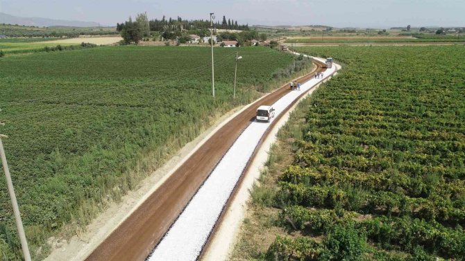 Salihli’de Yollar Daha Güvenli Hale Geliyor