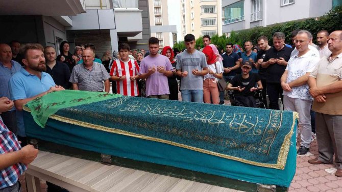 Balkondan Düşen Görme Engelli Kız Çocuğu Hayatını Kaybetti