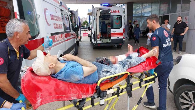 Peş Peşe 5 Kişiyi Silahla Yaralayıp, Polise Teslim Oldu