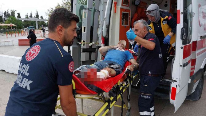 Peş Peşe 5 Kişiyi Silahla Yaralayıp, Polise Teslim Oldu