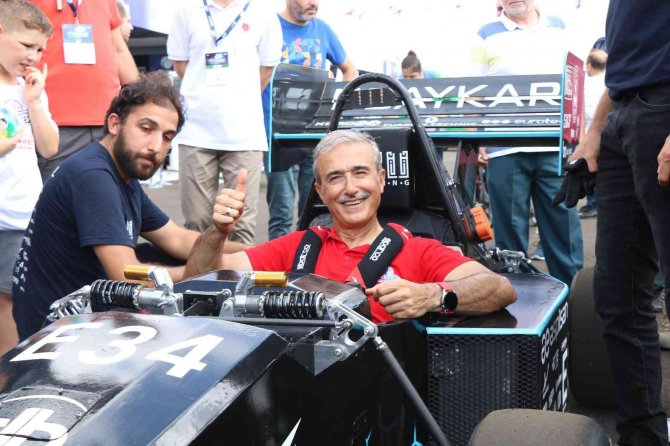 Savunma Sanayi Başkanı İ̇smail Demir, F1 Aracından Gözdağı Verdi