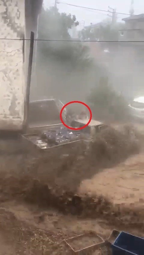 Sel Sularında Can Pazarı...sıcak Görüntüler Kamerada