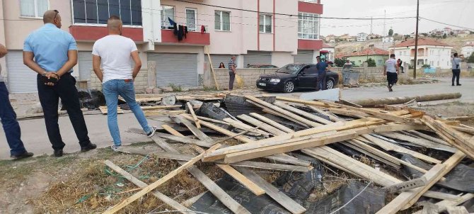 Sivas’ta Şiddetli Rüzgar Hayatı Olumsuz Etkiledi