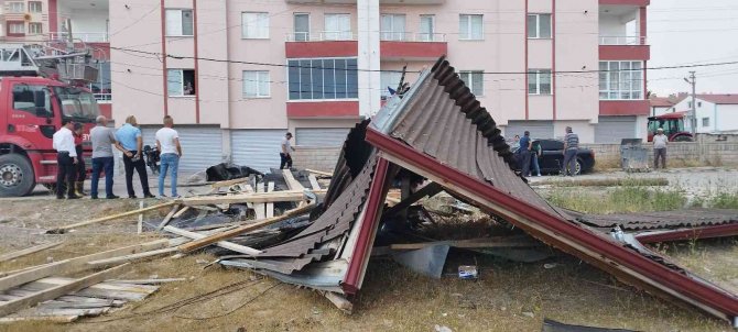 Sivas’ta Şiddetli Rüzgar Hayatı Olumsuz Etkiledi