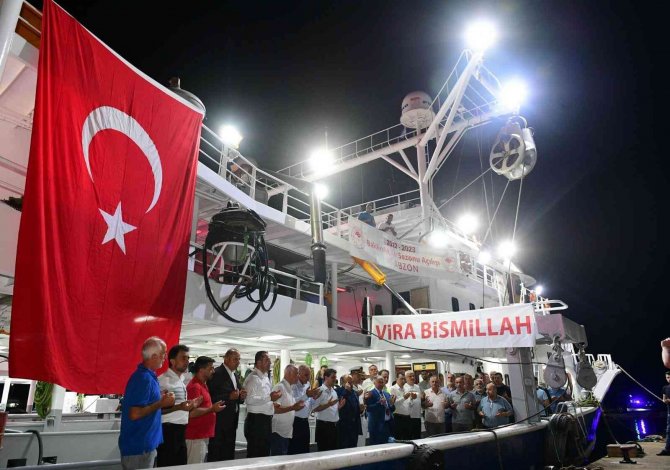 Trabzon’da Balıkçılar Dualarla ’Vira Bismillah’ Dedi