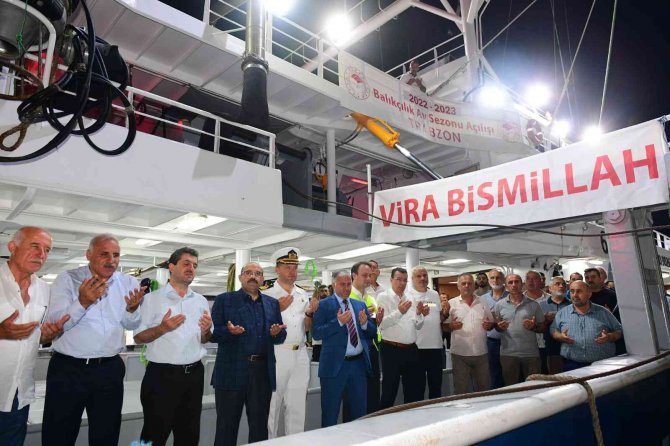 Trabzon’da Balıkçılar Dualarla ’Vira Bismillah’ Dedi