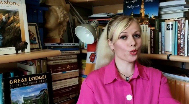 20’den Fazla Ayı Karnını Doyurmak İçin Çöplüğü İstila Etti