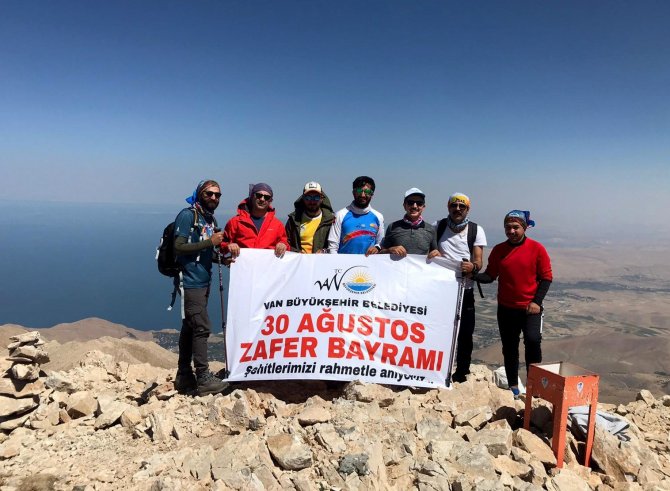 Van Büyükşehir Belediyesinden ‘Zafer Bayramı’ İçin Anlamlı Etkinlik