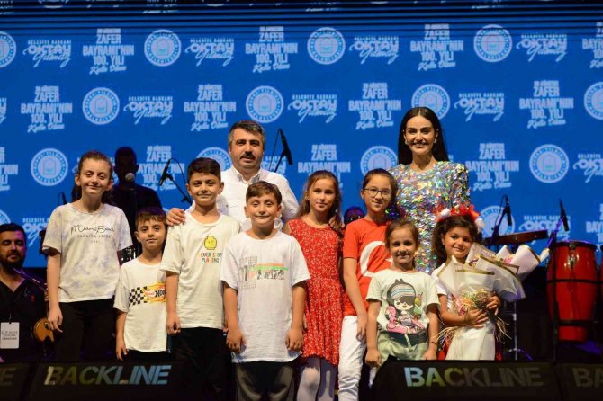 Yıldırım’da Elif Buse Doğan’ın ’Zafer’ Konseri