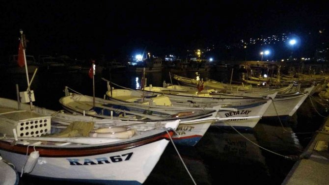 Zonguldak’ta Balıkçılar Denize Açılamadı