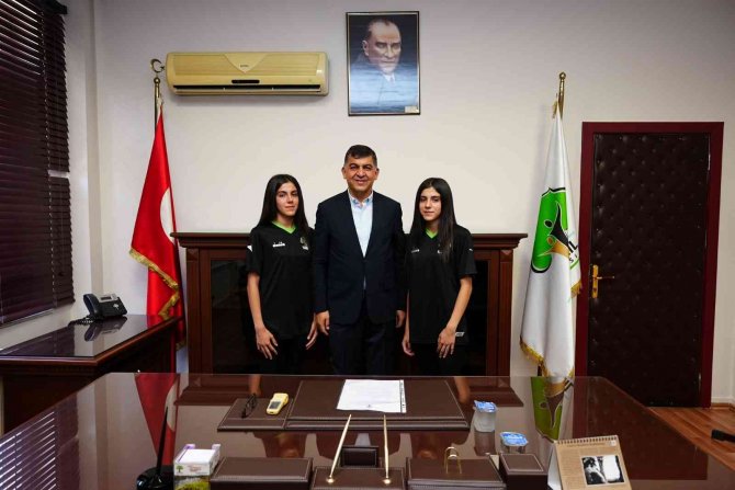 İ̇kizler Hayal Ettikleri Üniversiteyi Kazandı