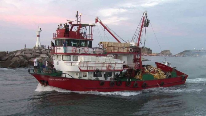 Şile’de Balıkçılar Yasağın Bitmesiyle ’Vira Bismillah’ Diyerek Denize Açıldılar