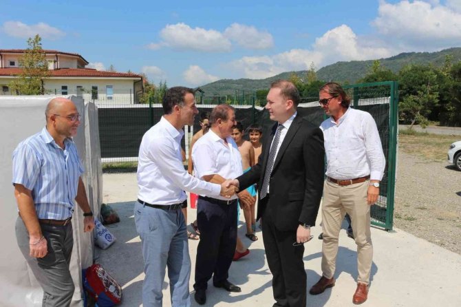 "Yüzme Bilmeyen Kalmasın" Projesinde Herkes Yüzme Öğreniyor