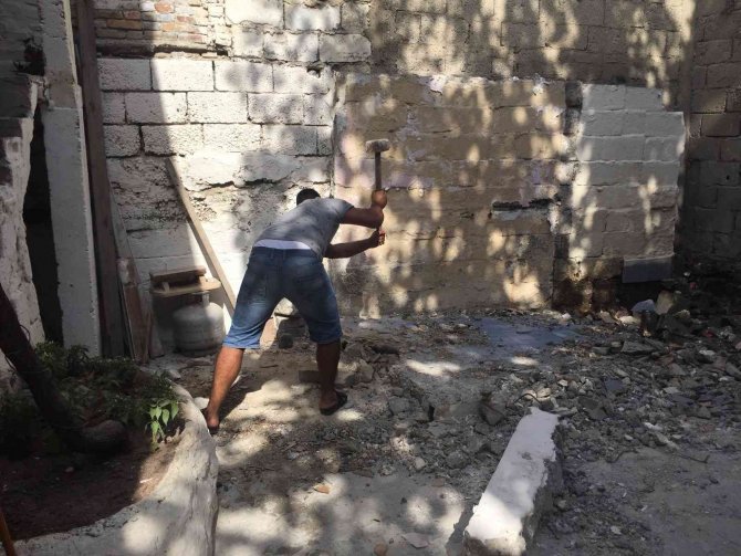 Taşı Kafatası Sanan Ev Sahibi Polisi Alarma Geçirdi