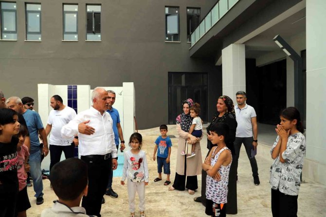 Akdenizli Çocukların Havuz Keyfi