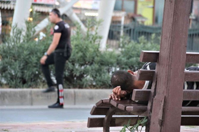 İ̇ntihar Teşebbüsü Ekipleri Alarma Geçirdi, Onun Ruhu Bile Duymadı