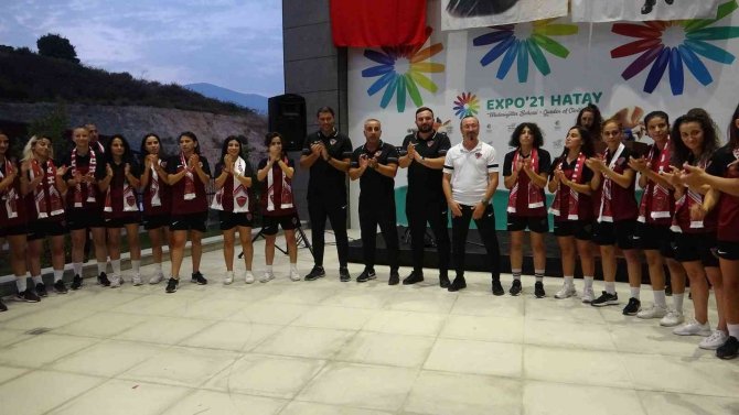Hatayspor Kadın Futbol Takımı’nın Tanıtım Lansmanı Düzenlendi