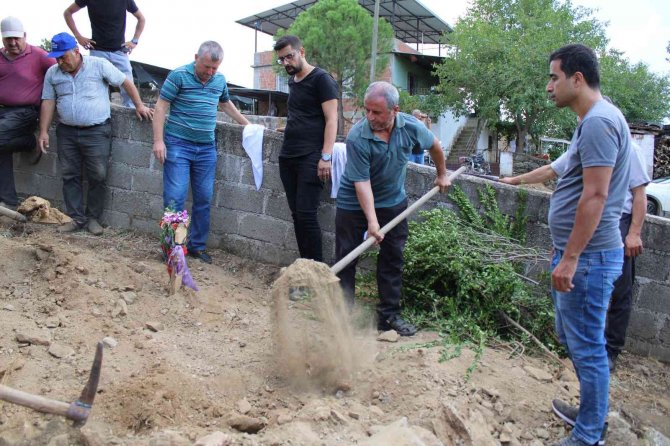İ̇ki Ay Önce Nejla’nın Evliliği İçin Toplanan Sevenleri, Bu Defa Cenazesi İçin Toplandı