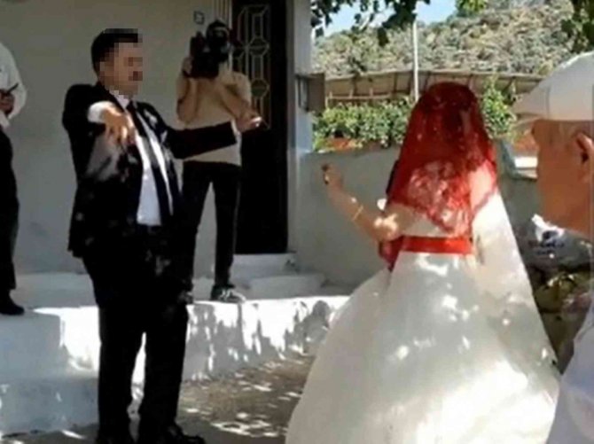 Karısının Boğazını Keserek Öldüren Eş Tutuklandı