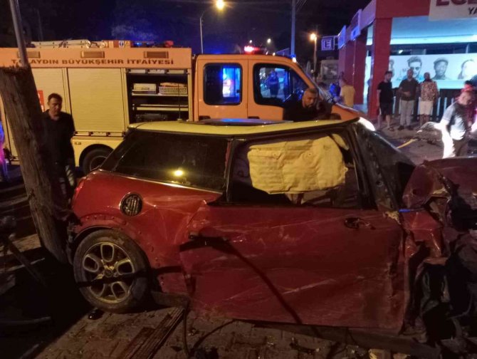 Önce Refüje Sonra Tıra Çarptı: 3 Yaralı