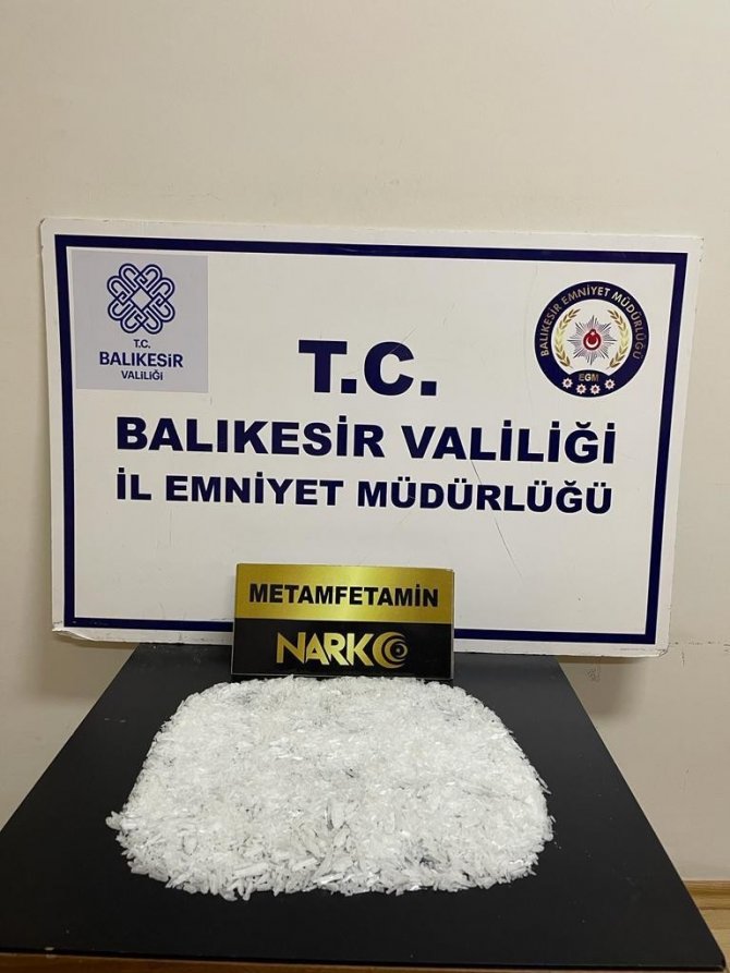 Otomobilin Gizli Bölgelerinden Uyuşturucu Çıktı