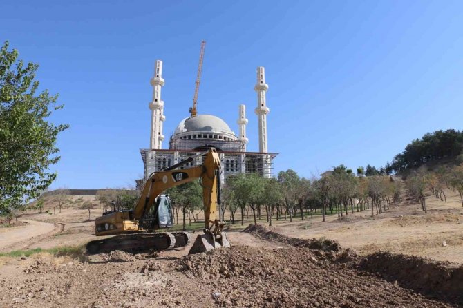Batman’da Külliyeye Gidecek Yolun Yapım Çalışmalarına Başlandı