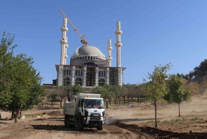 Batman’da Külliyeye Gidecek Yolun Yapım Çalışmalarına Başlandı