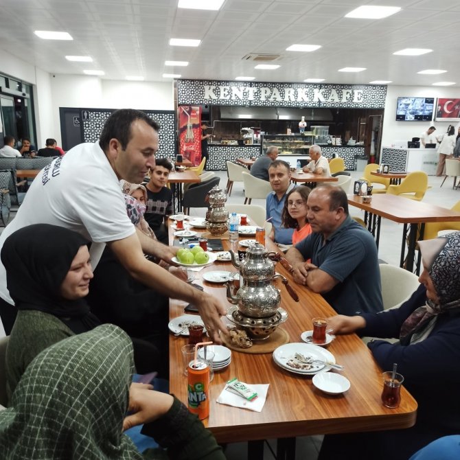 Örnek Bahçenin Meyveleri Ücretsiz Dağıtılıyor