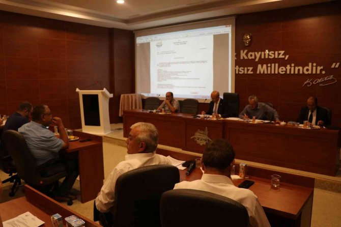 Cumhur İ̇ttifakı ’Ar Damarı Çatlamış’ Polemiği İle Belediye Meclisi Toplantısını Terk Etti