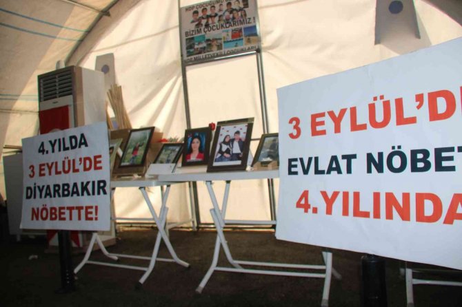 Evlat Nöbetindeki Anne 30 Yıldır Oğlunun Yolunu Gözlüyor