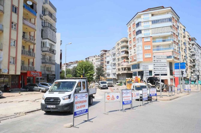 Denizli’de Caddeler Yenilenmeye Devam Ediyor