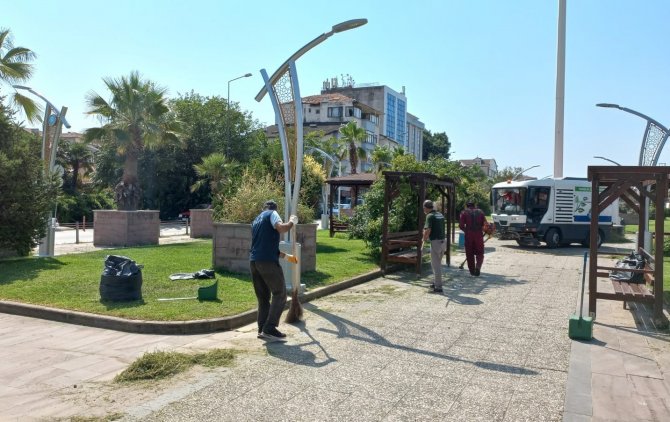 Derince’nin Yeşil Alanları Temizleniyor