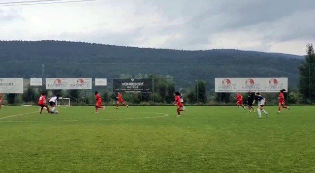 Kadın Futbolcular Göz Doldurdu