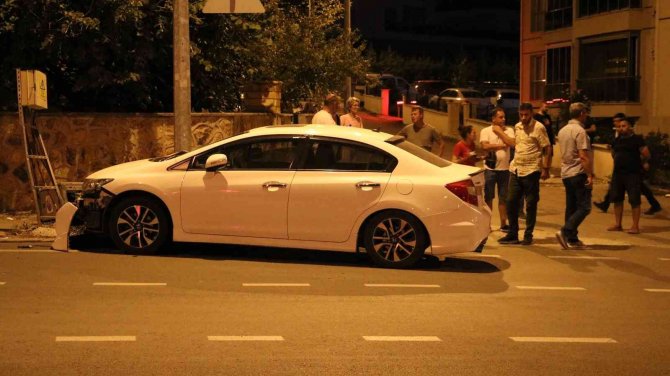 Alkolü Sürücü Mahalleyi Elektriksiz Bıraktı