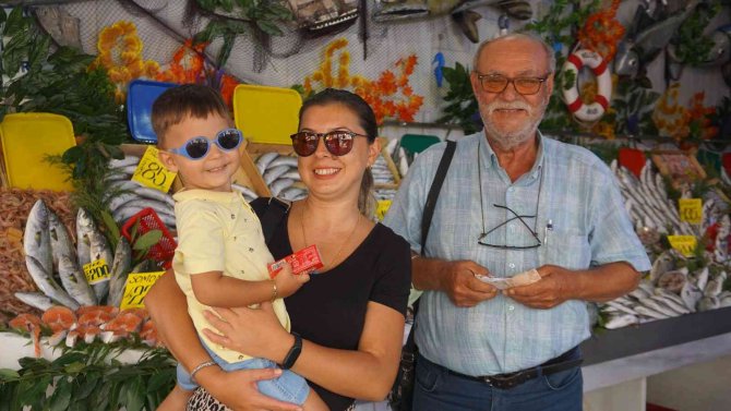 Gurbetçi Vatandaş, Sezonun İlk Balığını Edirne’de Yedi