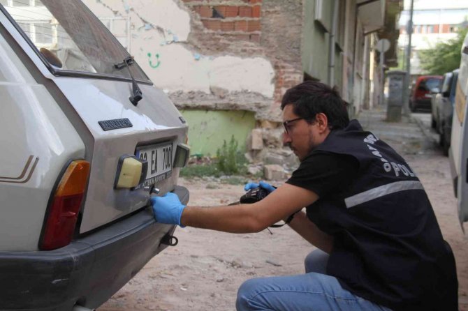 Elazığ’da Park Halindeki Otomobilden İnşaat Malzemesi Çalındı