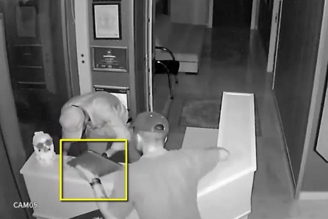 Önce Kameralara Sonra Da Polise Yakalandı