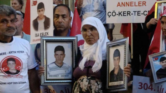 Diyarbakır’da Evlat Nöbetine Katılan Anne, İki Evladına Seslendi